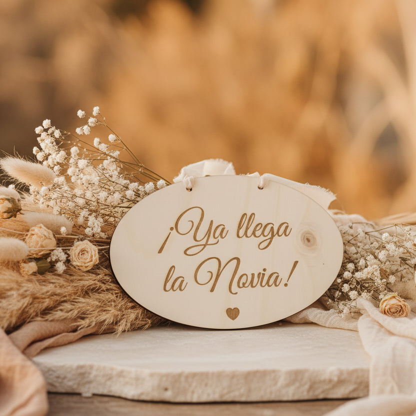 Placa para pajes de boda - ¡Ya Llega la Novia!